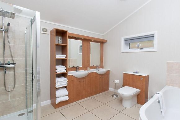 Rascarrel Bay Lodge 1