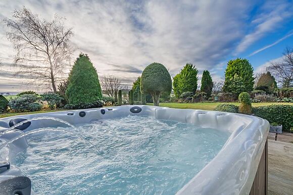 4-bedroom hot tub house in Invergowrie near Dundee