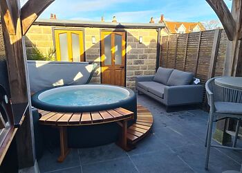 2-Bedroom Hot Tub Lodge in Welburn photo 1