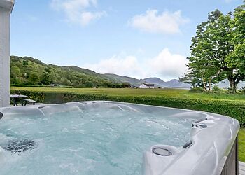 2-Bedroom Hot Tub Cottage in Onich photo 1