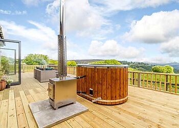 1-Bedroom Hot Tub Cottage in Llanover photo 1