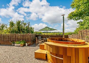 1-Bedroom Hot Tub Cottage in Chillenden photo 1