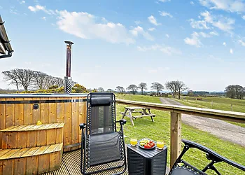 1-Bedroom Hot Tub Lodge in Dalry photo 1