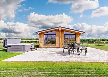 2-Bedroom Hot Tub Lodge in St. Andrews photo 1