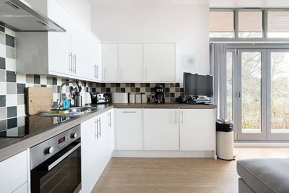 Secluded, New Forest Riverside Lodge