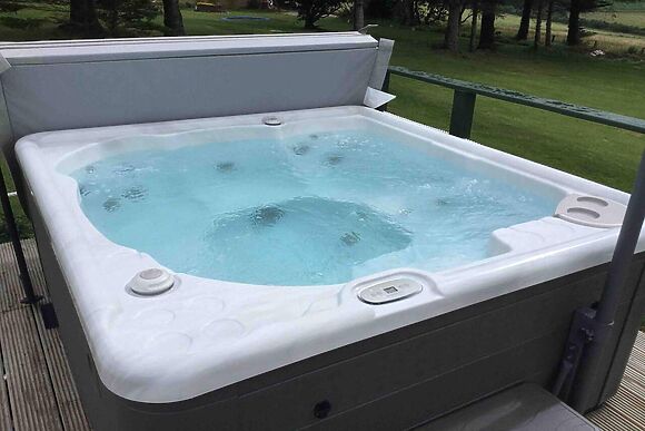 Green Yurt with Hot Tub