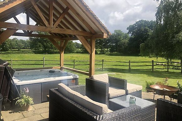 Cosy, Rustic 17th Century Countryside Barn