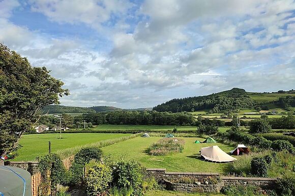 Luxury heated Yurt with Hot tub