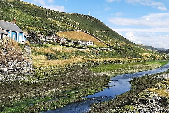 Luxury heated Yurt with Hot tub