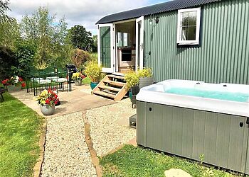 Withy Meadow Shepherds Hut