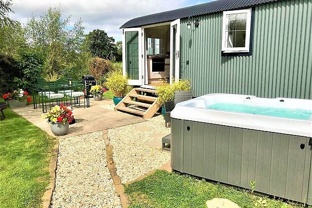 Withy Meadow Shepherds Hut