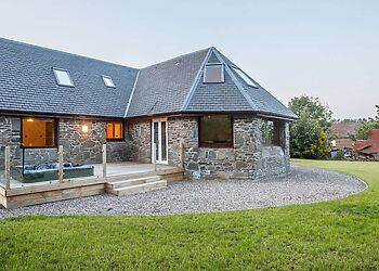Beautiful relaxing house in fantastic peaceful location near Dundee with hot tub