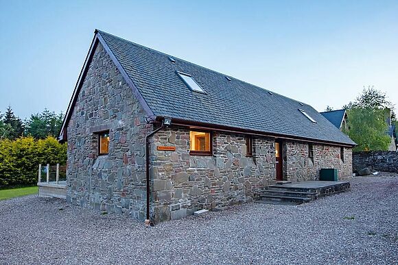 Beautiful relaxing house in fantastic peaceful location near Dundee with hot tub