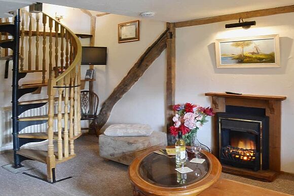 Robins Nest in Stelling Minnis