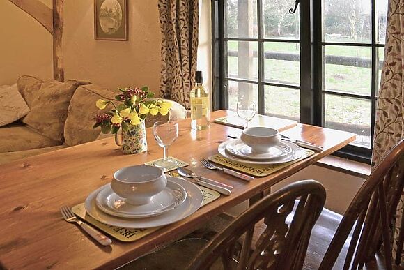 Robins Nest in Stelling Minnis