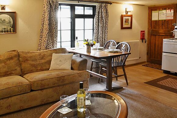 Robins Nest in Stelling Minnis