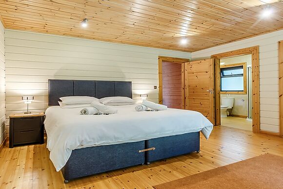 Oak Lodge