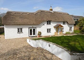 Four Oaks in Bransgore