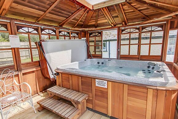 Four Oaks in Bransgore