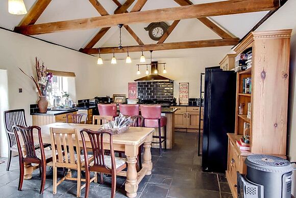 Four Oaks in Bransgore