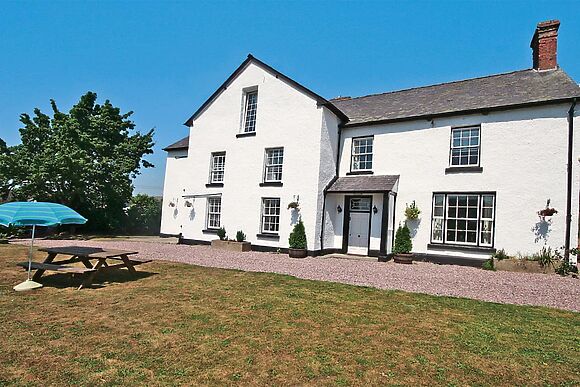 Little Brampton Farmhouse in Clunbury