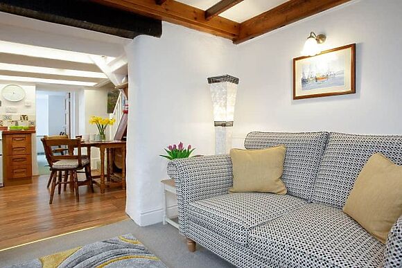 2 Castle Cottage