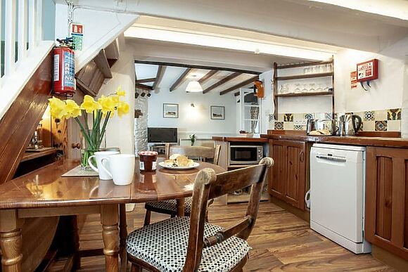 2 Castle Cottage