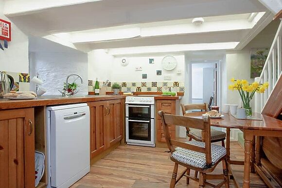 2 Castle Cottage