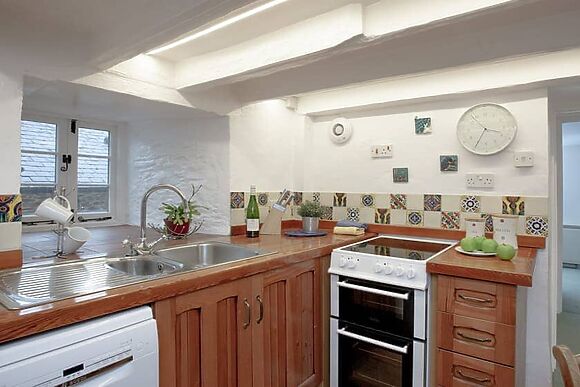 2 Castle Cottage
