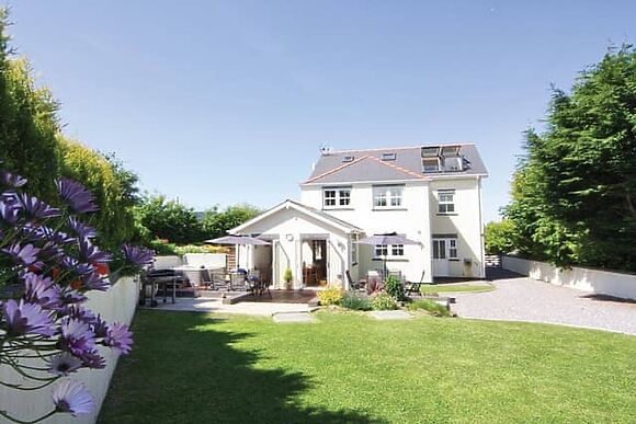 Four Seasons in Plwmp