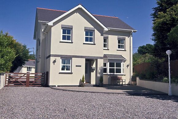 Four Seasons in Plwmp