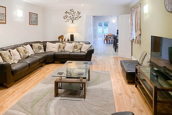 Four Seasons in Plwmp