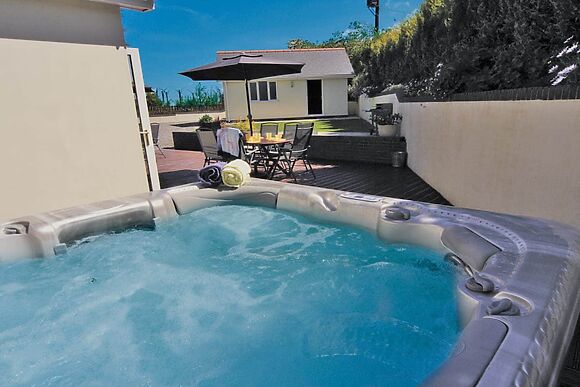 Four Seasons in Plwmp