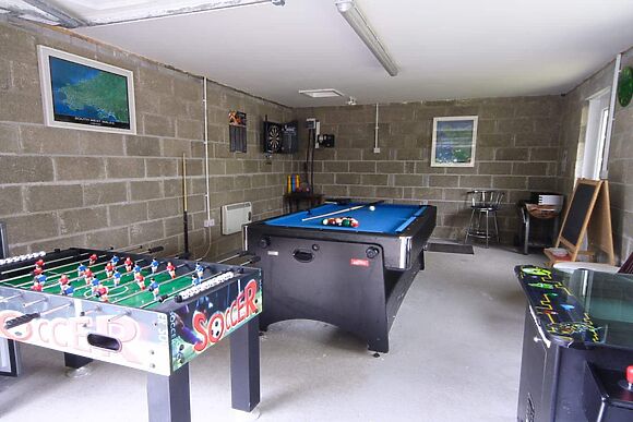 Four Seasons in Plwmp