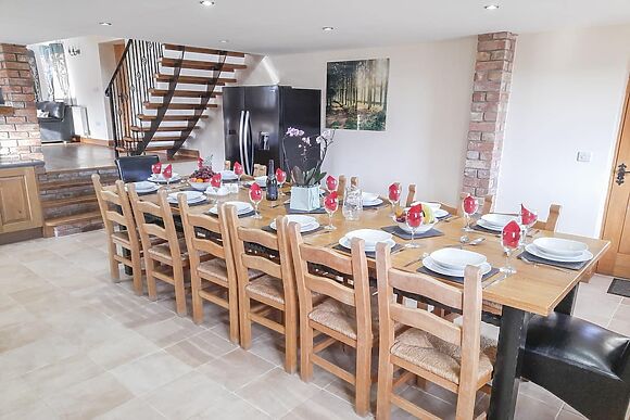 Cefnaire Isaf in Newtown