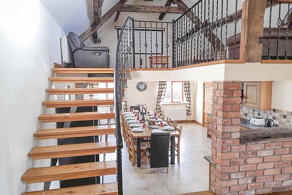 Cefnaire Isaf in Newtown