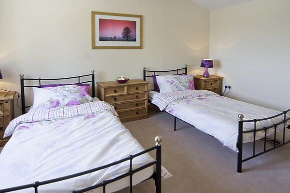 Cefnaire Isaf in Newtown