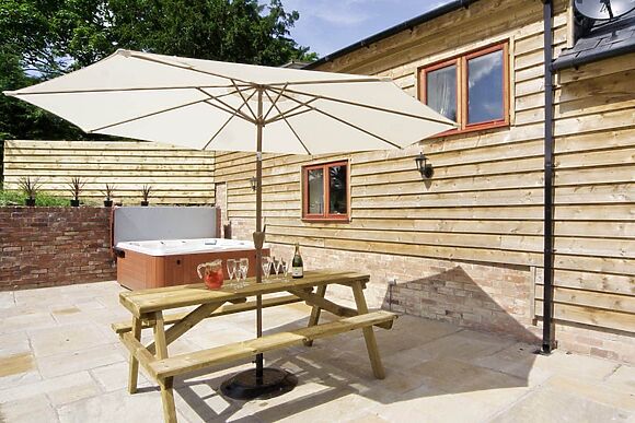 Cefnaire Isaf in Newtown