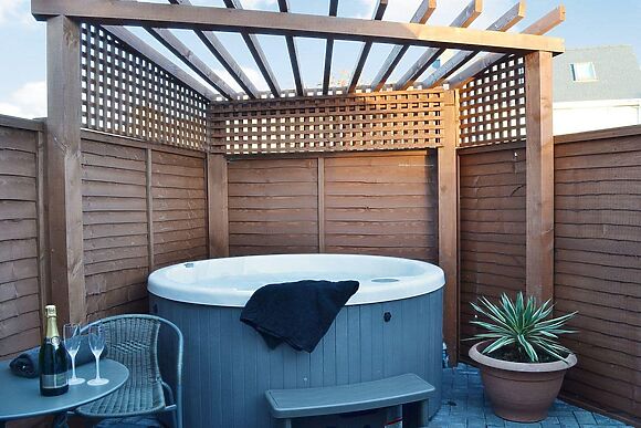 Oswald Lodge in Llanon