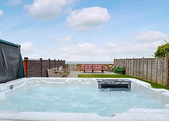 Twin Bays House in Scarborough