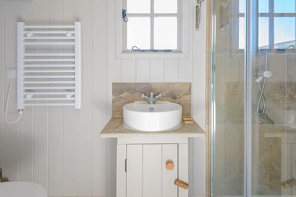 The Hut at Hole Farm