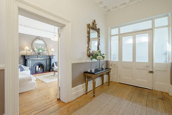 Sinatra Villa in Cheltenham