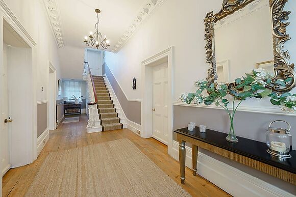 Sinatra Villa in Cheltenham