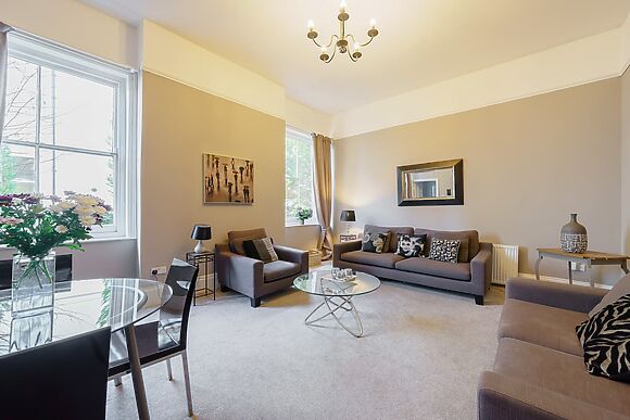 Sinatra Villa in Cheltenham