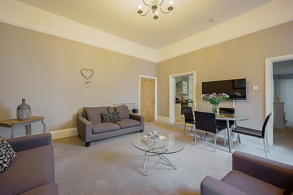 Sinatra Villa in Cheltenham