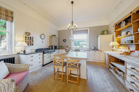 Sinatra Villa in Cheltenham