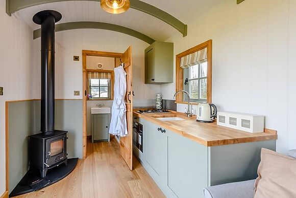 Shepherds Hut Retreat in Alderbury