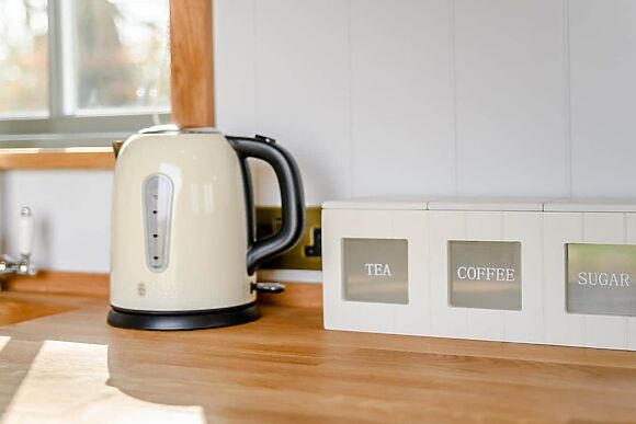 Shepherds Hut Retreat in Alderbury