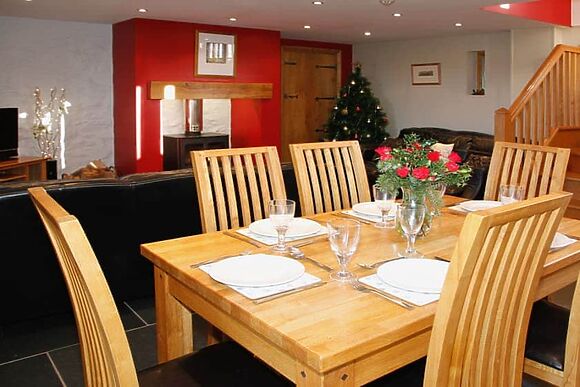 Bwthyn Derwen in Ystrad Meurig