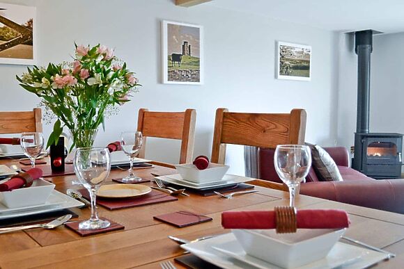 Bwthyn Y Mynach in Nantgaredig